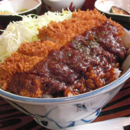Sousu katsudon di ManGiappone riso con maiale fritto su cavolo